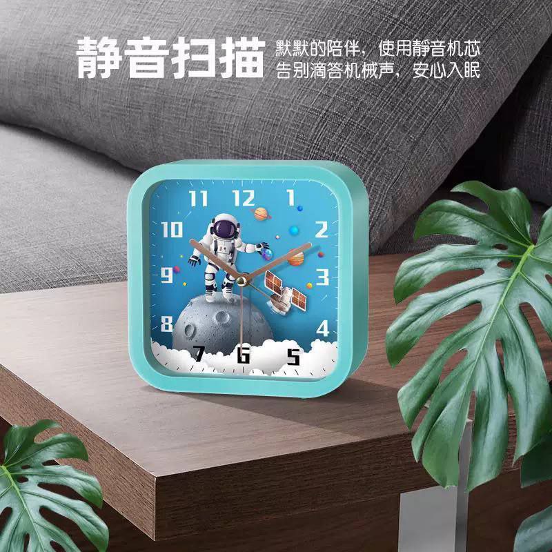 ساعت طرح فضانورد